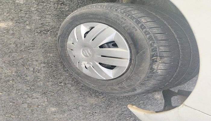 2017 Maruti Alto 800 VXI, Petrol, Manual, 1,27,385 km, tyre