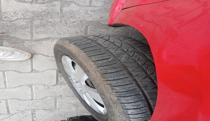 2011 Volkswagen Polo TRENDLINE 1.2L DIESEL, Diesel, Manual, 1,33,922 km, tyre