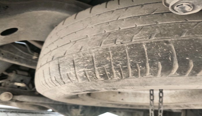 2017 Toyota Innova Crysta 2.4 GX 8 STR, Diesel, Manual, 1,71,972 km, tyre