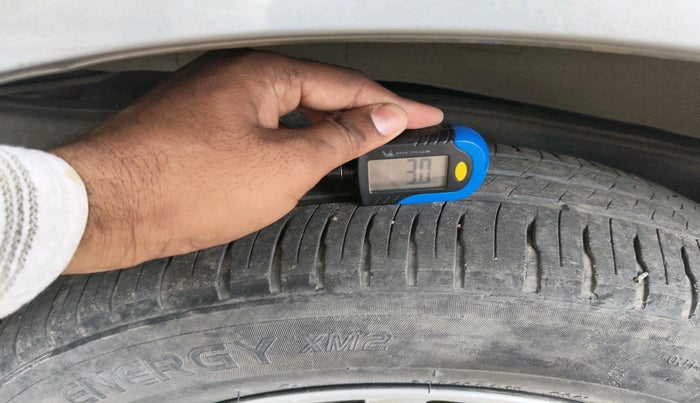 2017 Toyota Innova Crysta 2.4 GX 8 STR, Diesel, Manual, 1,71,972 km, tyre