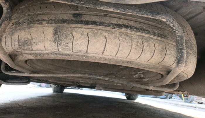 2015 Maruti Ertiga VXI, CNG, Manual, 1,70,336 km, tyre