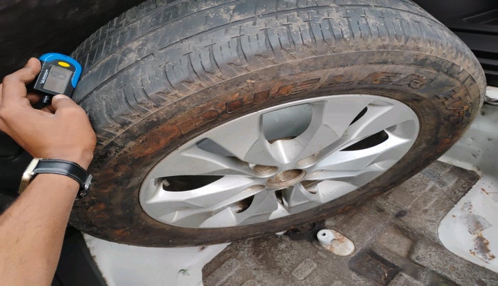 2014 Honda CRV 2.0L 2WD MT, Petrol, Manual, 3,20,923 km, tyre