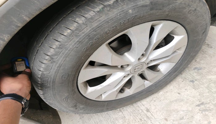 2014 Honda CRV 2.0L 2WD MT, Petrol, Manual, 3,20,923 km, tyre