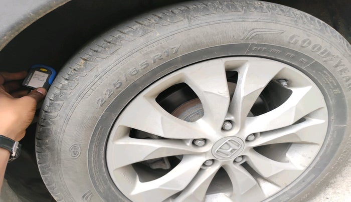 2014 Honda CRV 2.0L 2WD MT, Petrol, Manual, 3,20,923 km, tyre