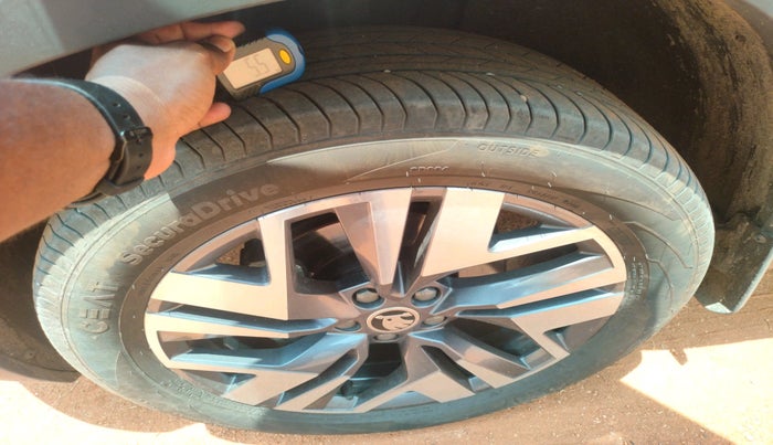 2025 Skoda KUSHAQ Prestige 1.0L TSI MT, Petrol, Manual, 6,112 km, tyre