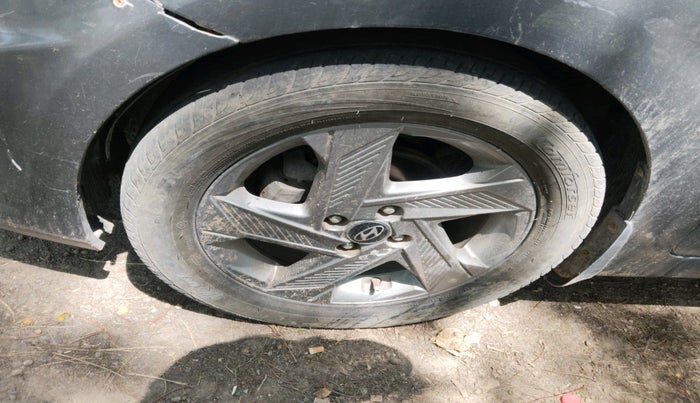 2015 Hyundai Verna FLUIDIC 1.6 CRDI SX, Diesel, Manual, 1,07,014 km, tyre