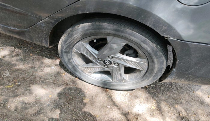 2015 Hyundai Verna FLUIDIC 1.6 CRDI SX, Diesel, Manual, 1,07,014 km, tyre