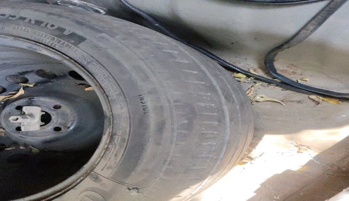 2015 Hyundai Verna FLUIDIC 1.6 CRDI SX, Diesel, Manual, 1,07,014 km, tyre