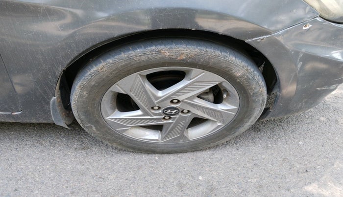 2015 Hyundai Verna FLUIDIC 1.6 CRDI SX, Diesel, Manual, 1,07,014 km, tyre