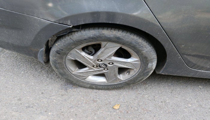 2015 Hyundai Verna FLUIDIC 1.6 CRDI SX, Diesel, Manual, 1,07,014 km, tyre