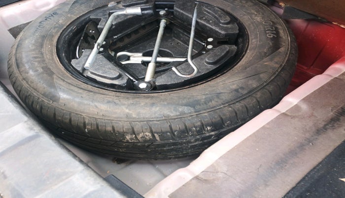 2018 Tata NEXON XZA PLUS DIESEL DUAL TONE, Diesel, Automatic, 1,16,565 km, tyre