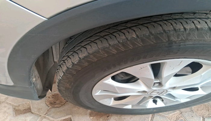 2013 Honda CRV 2.0L I-VTEC 2WD AT, Petrol, Automatic, 1,04,896 km, tyre