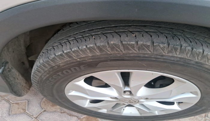 2013 Honda CRV 2.0L I-VTEC 2WD AT, Petrol, Automatic, 1,04,896 km, tyre