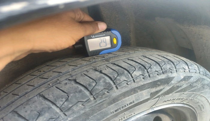 2012 Maruti Ritz VXI, CNG, Manual, 1,51,047 km, tyre