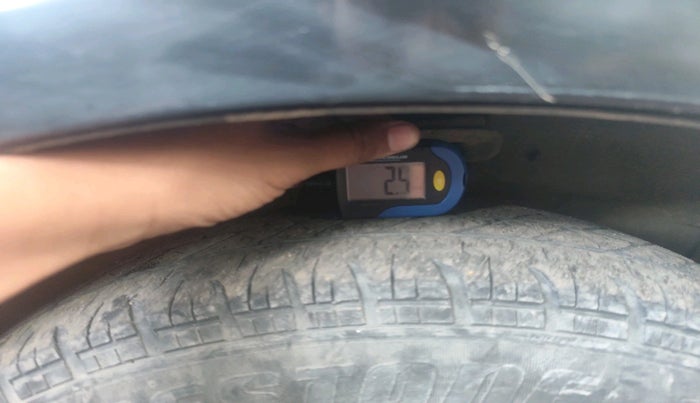 2012 Maruti Ritz VXI, CNG, Manual, 1,51,047 km, tyre