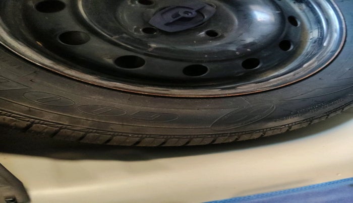 2024 Maruti Swift VXI, Petrol, Manual, 48,401 km, tyre