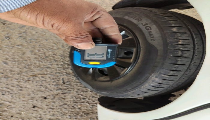 2024 Maruti Swift VXI, Petrol, Manual, 48,401 km, tyre