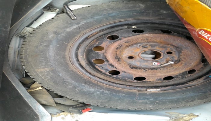 2014 Maruti Swift VDI, Diesel, Manual, 2,11,959 km, tyre