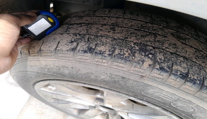 2014 Maruti Swift VDI, Diesel, Manual, 2,11,959 km, tyre