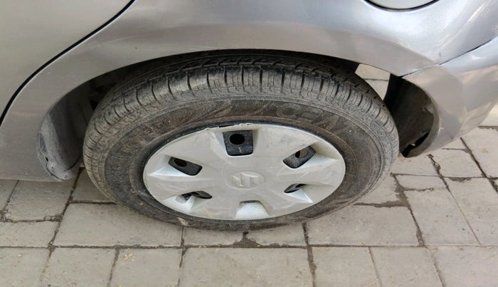 2013 Maruti Swift VXI, Petrol, Manual, 79,862 km, tyre