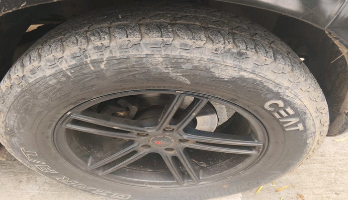 2017 Mahindra Scorpio S6 PLUS, Diesel, Manual, 548 km, tyre