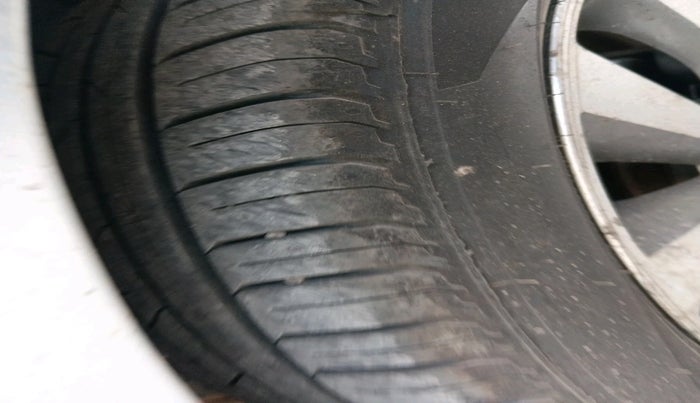 2013 Hyundai Verna FLUIDIC 1.6 VTVT SX, Petrol, Manual, 87,422 km, tyre