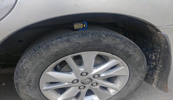 2017 Toyota Innova Crysta 2.4 G 7 STR, Diesel, Manual, 1,35,152 km, tyre