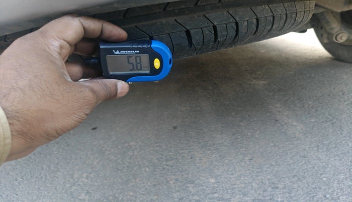 2017 Toyota Innova Crysta 2.4 G 7 STR, Diesel, Manual, 1,35,152 km, tyre