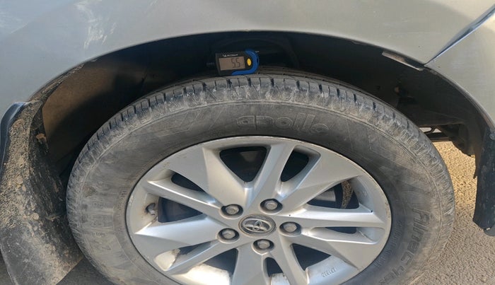 2017 Toyota Innova Crysta 2.4 G 7 STR, Diesel, Manual, 1,35,152 km, tyre