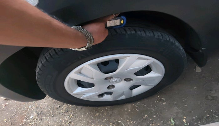 2021 Renault Kwid RXT 1.0 AMT (O), Petrol, Automatic, 35,370 km, tyre