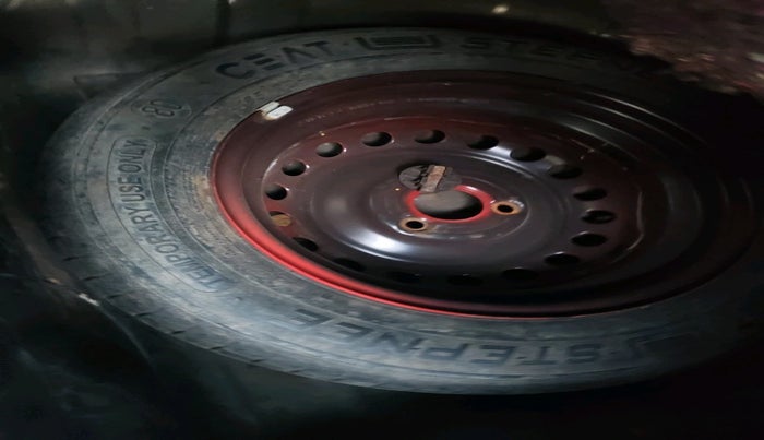 2021 Renault Kwid RXT 1.0 AMT (O), Petrol, Automatic, 35,370 km, tyre