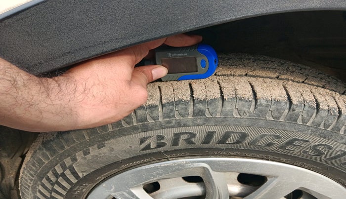 2017 Mahindra Kuv100 K4 D 6 STR, Diesel, Manual, 39,564 km, tyre