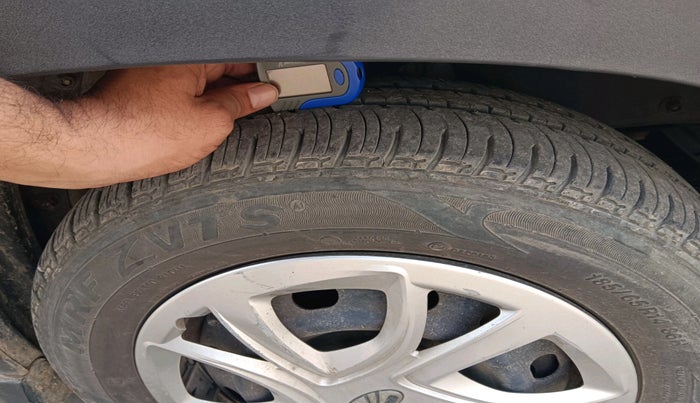 2017 Mahindra Kuv100 K4 D 6 STR, Diesel, Manual, 39,564 km, tyre