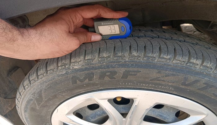 2017 Mahindra Kuv100 K4 D 6 STR, Diesel, Manual, 39,564 km, tyre