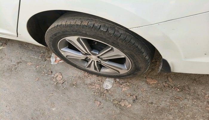 2018 Hyundai Verna 1.6 VTVT SX, Petrol, Manual, 30,204 km, tyre