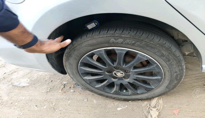 2015 Skoda Rapid 1.5 TDI CR ELEGANCE AT, Diesel, Automatic, 1,34,082 km, tyre