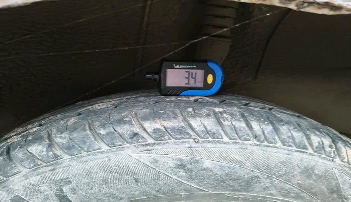 2011 Mahindra Verito 1.5 D4 BS III, Diesel, Manual, 64,047 km, tyre