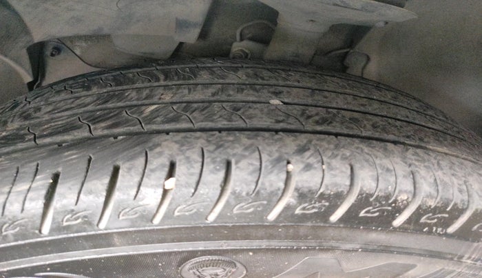 2015 Nissan Terrano XV D THP 110 PS, Diesel, Manual, 1,54,696 km, tyre