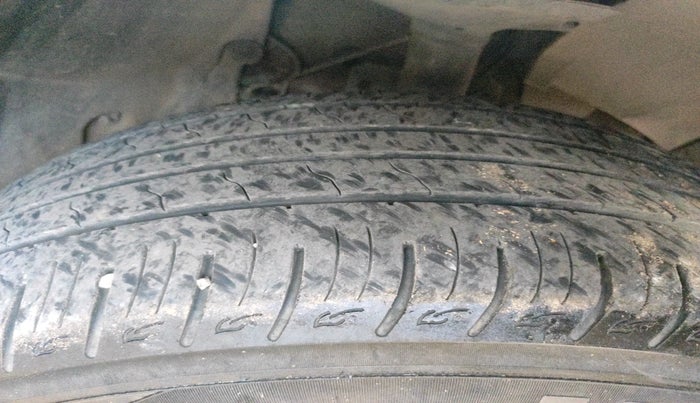 2015 Nissan Terrano XV D THP 110 PS, Diesel, Manual, 1,54,696 km, tyre