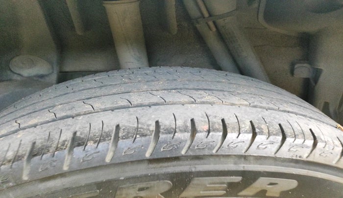 2015 Nissan Terrano XV D THP 110 PS, Diesel, Manual, 1,54,696 km, tyre