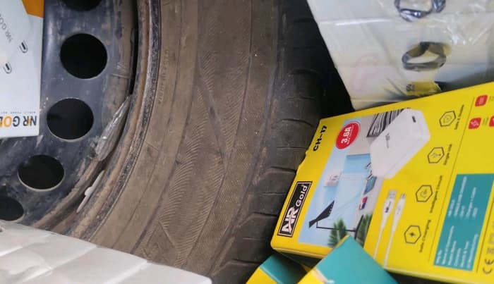 2019 Hyundai Grand i10 MAGNA 1.2 KAPPA VTVT CNG, CNG, Manual, 2,75,713 km, tyre