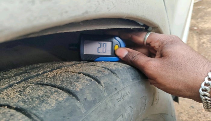 2013 Skoda Rapid AMBITION 1.6 TDI CR MT, Diesel, Manual, 1,08,810 km, tyre