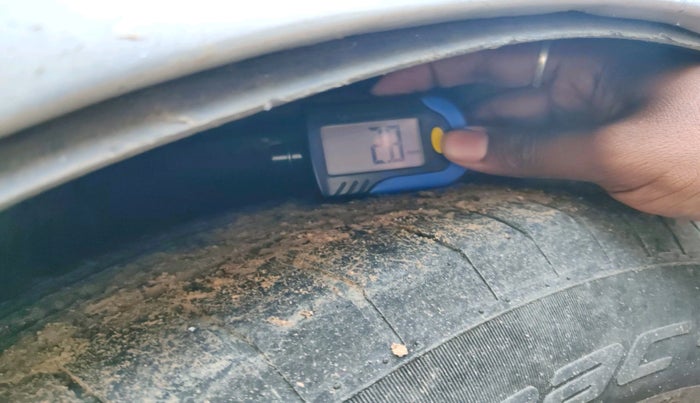 2013 Skoda Rapid AMBITION 1.6 TDI CR MT, Diesel, Manual, 1,08,810 km, tyre