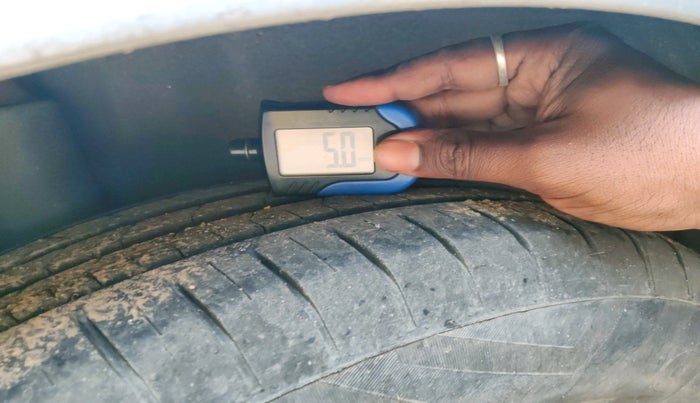 2013 Skoda Rapid AMBITION 1.6 TDI CR MT, Diesel, Manual, 1,08,810 km, tyre