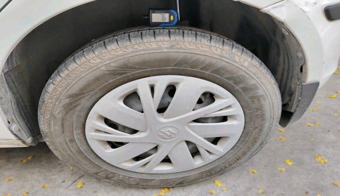 2015 Maruti Swift VXI, Petrol, Manual, 65,193 km, tyre