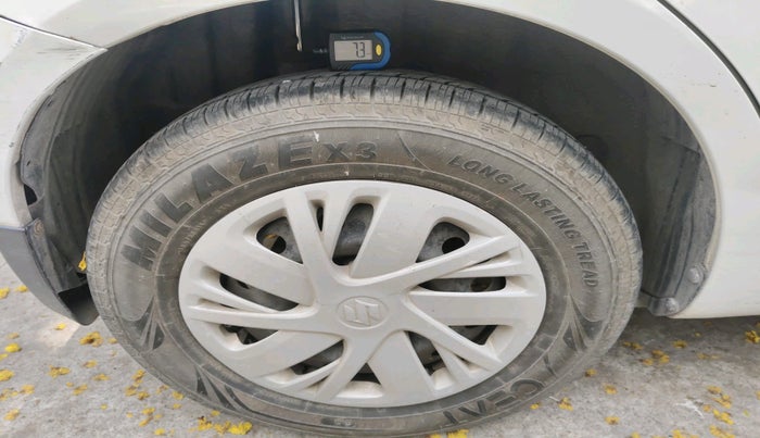 2015 Maruti Swift VXI, Petrol, Manual, 65,193 km, tyre