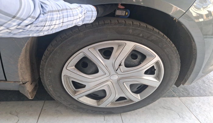 2024 Tata ALTROZ XM PLUS CNG, CNG, Manual, 66,259 km, tyre