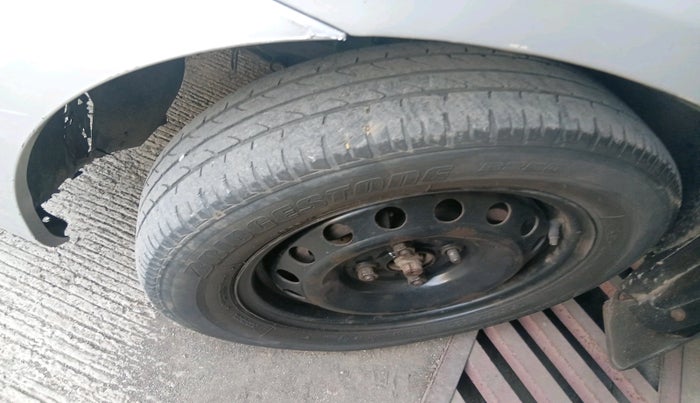 2015 Toyota Etios Liva GD, Diesel, Manual, 1,30,065 km, tyre