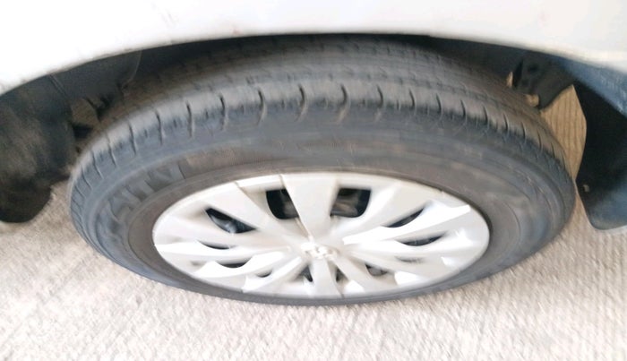 2015 Toyota Etios Liva GD, Diesel, Manual, 1,30,065 km, tyre