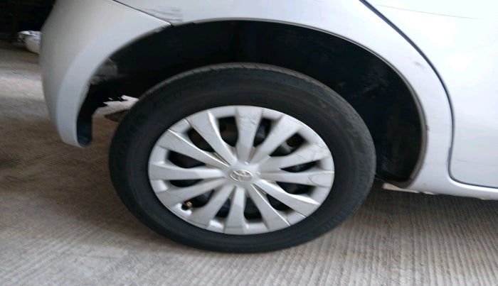 2015 Toyota Etios Liva GD, Diesel, Manual, 1,30,065 km, tyre